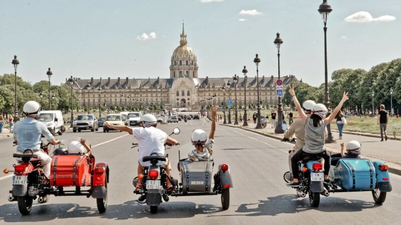 paris-private-tailor-made-guided-tour-on-vintage-sidecar
