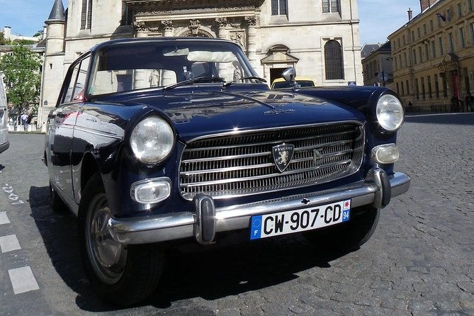 paris-private-tour-in-a-classic-french-peugeot-404