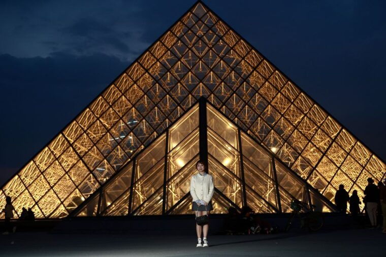 paris-professional-photoshoot-with-400-photos-1-present