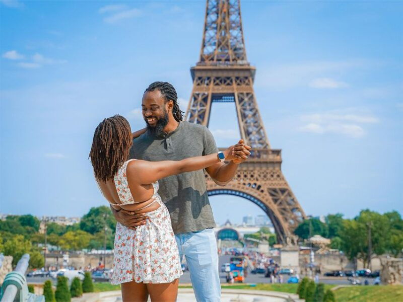 paris-professional-photoshoot-with-the-eiffel-tower