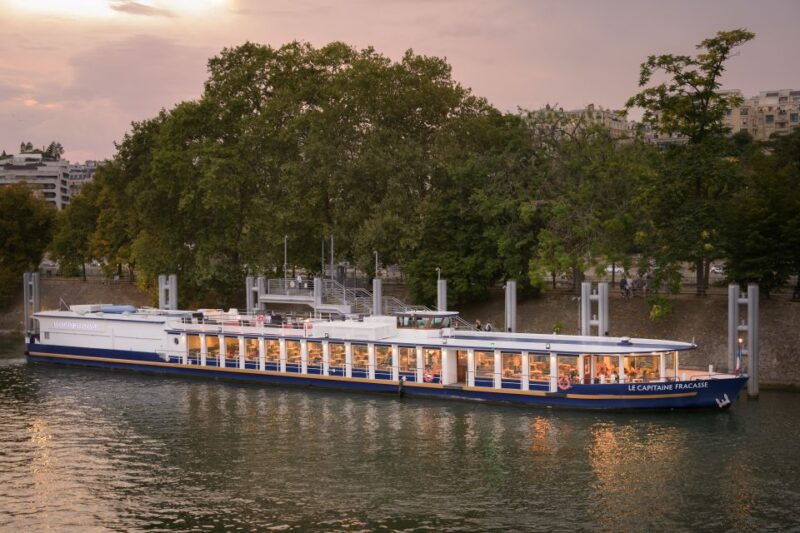paris-romantic-cruise-with-3-course-dinner-on-seine-river