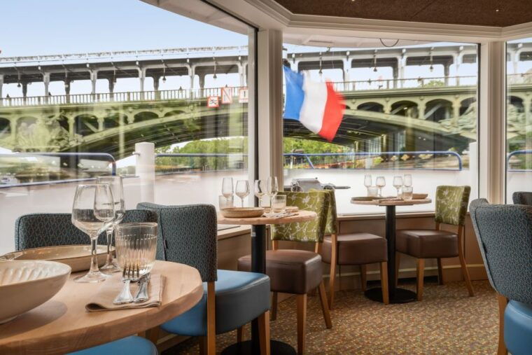 paris-romantic-cruise-with-3-course-dinner-on-seine-river