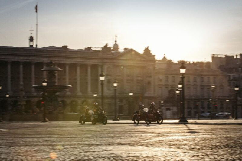 paris-romantic-sidecar-tour-by-night-with-champagne