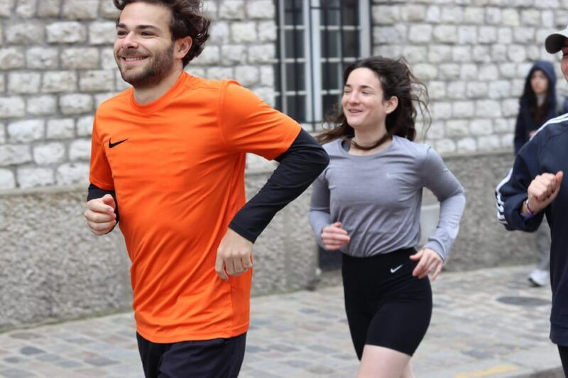 paris-running-tour-experience-montmartre-eiffel-tower