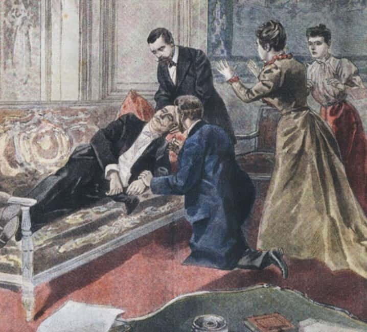 Paris : Scandals Guided Walking Tour - Who Should Consider This Tour?