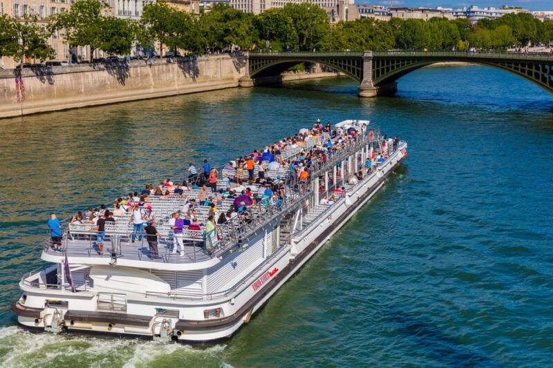 paris-scenic-cruise-on-the-seine-river-with-champagne