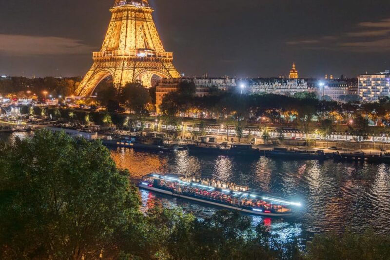 paris-scenic-cruise-on-the-seine-river-with-champagne