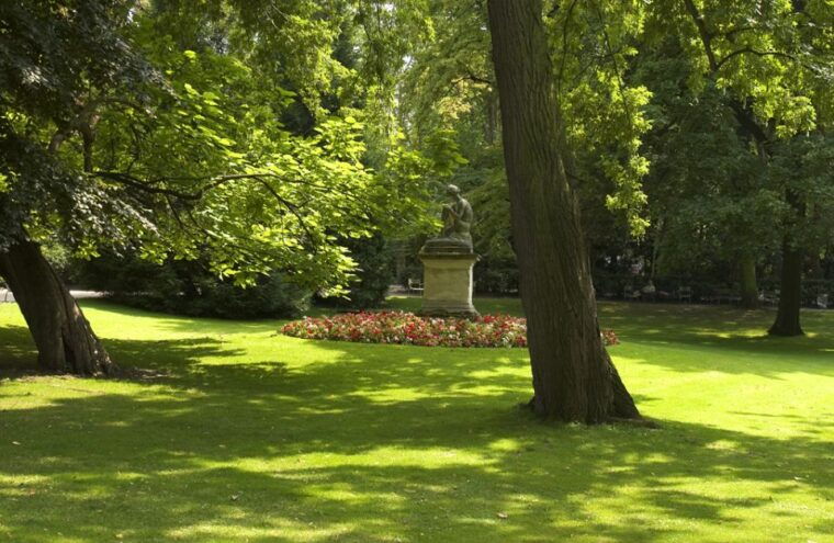 paris-secret-gardens-1-30-hour-long-walking-tour