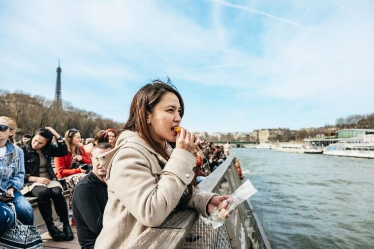 paris-seine-cruise-and-macaron-tasting-by-the-eiffel-tower