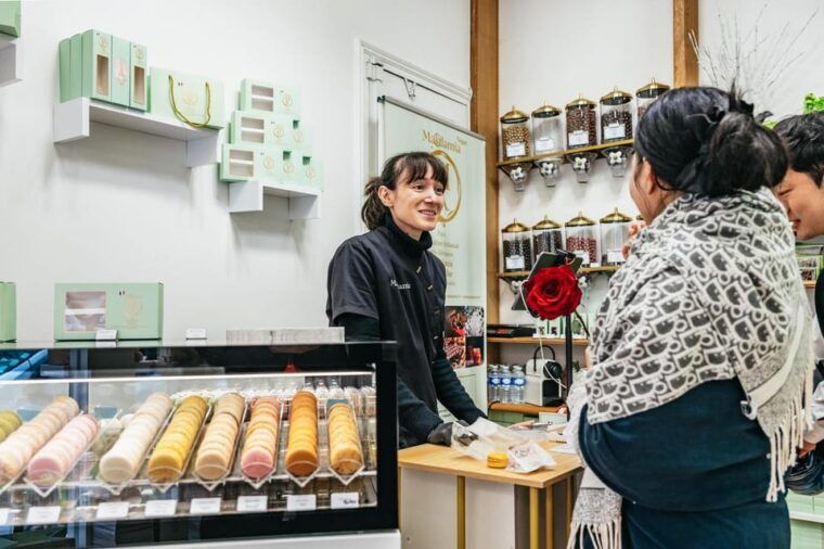 paris-seine-cruise-and-macaron-tasting-by-the-eiffel-tower