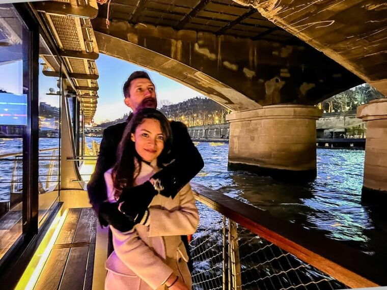 paris-seine-cruise-crepe-tasting-near-the-eiffel-tower