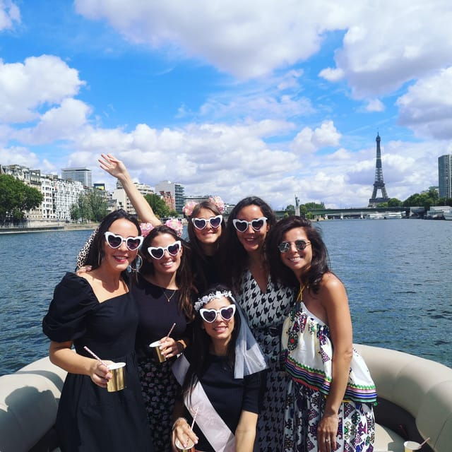 paris-seine-escape-private-cruise-for-the-solo-traveller