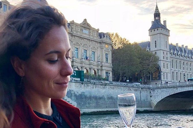 paris-seine-river-champagne-tasting-cruise