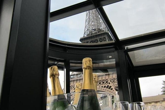 paris-seine-river-champagne-tasting-cruise