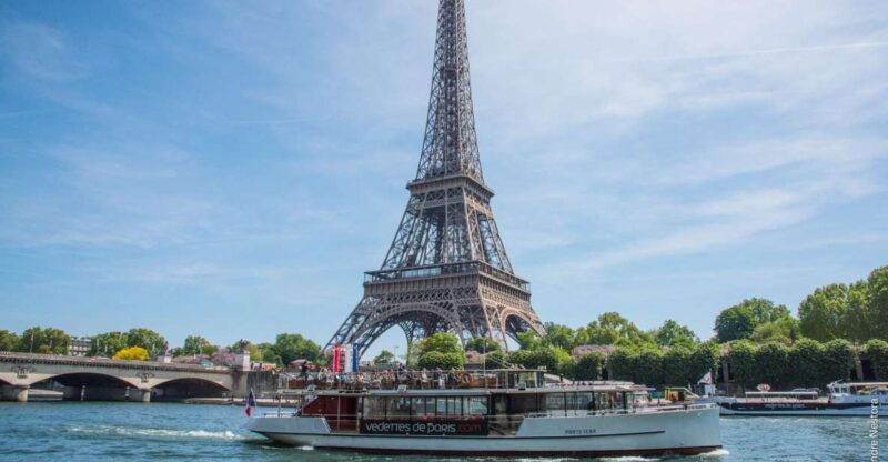 paris-seine-river-cruise-with-a-live-guide