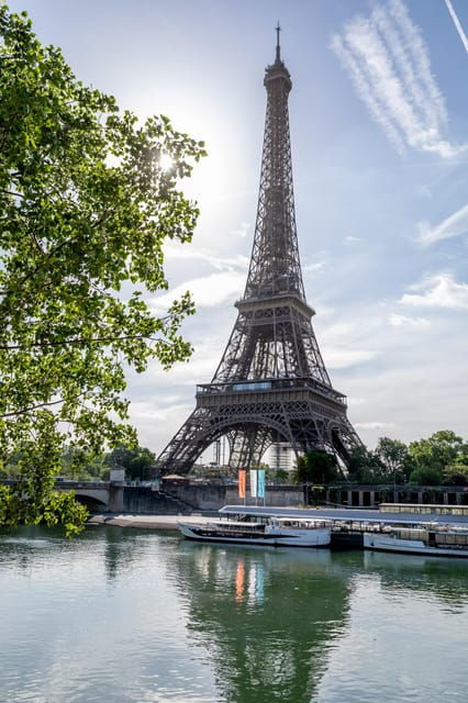 paris-seine-river-cruise-with-live-guide-and-champagne
