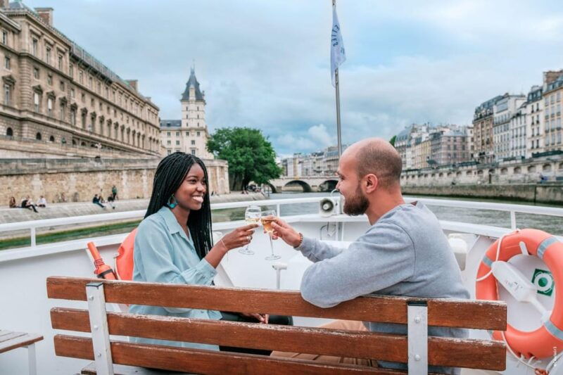 paris-seine-river-cruise-with-live-guide-and-champagne