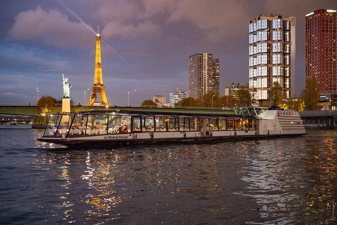 paris-seine-river-dinner-cruise-with-champagne-and-window-seating