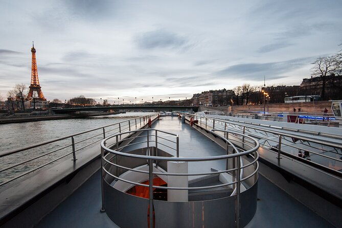 paris-seine-river-dinner-cruise-with-live-music-by-bateaux-mouches