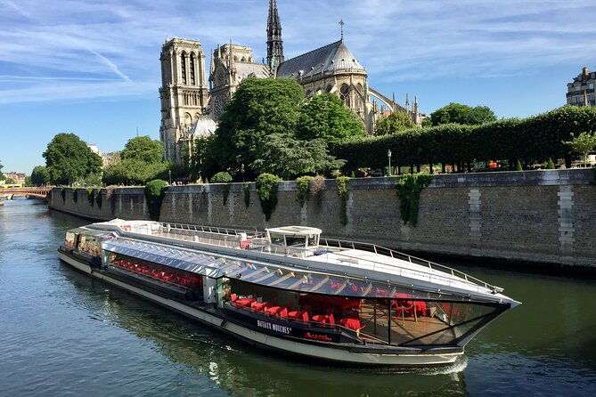 paris-seine-river-lunch-cruise-by-bateaux-mouches