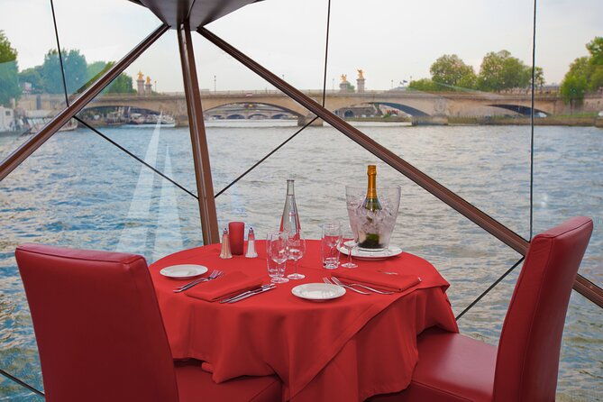 paris-seine-river-lunch-cruise-by-bateaux-mouches