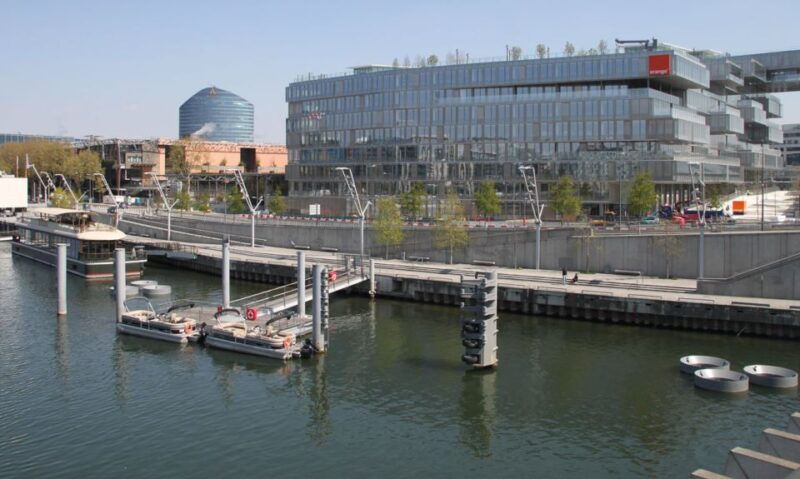paris-seine-river-private-guided-pontoon-boat-cruise