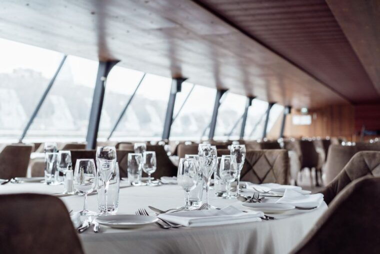 paris-sightseeing-cruise-on-the-seine-with-3-course-lunch