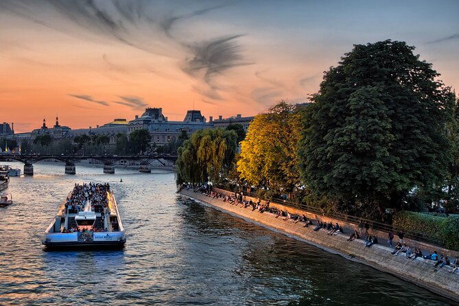 paris-sightseeing-cruise-with-champagne-by-bateaux-mouches
