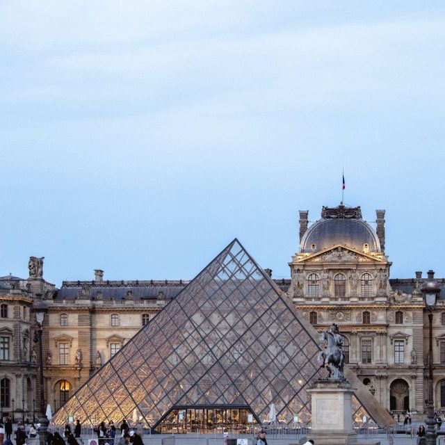 paris-sightseeing-tour-of-paris-and-louvre-guided-tour