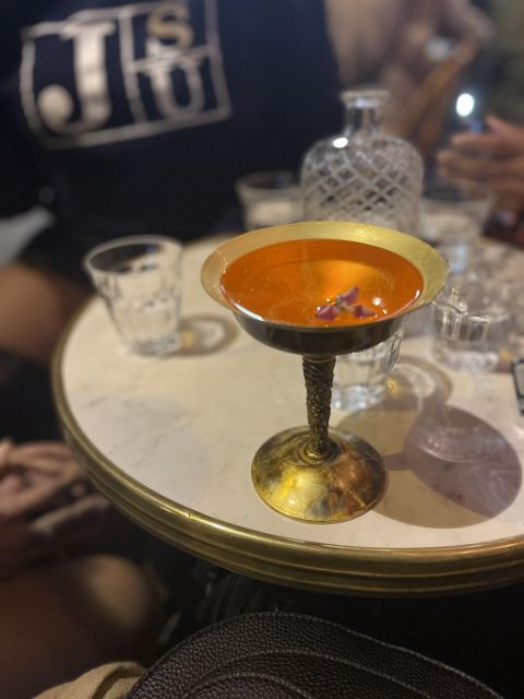 paris-solo-travellers-meet-up-and-explore-fun-great-bars