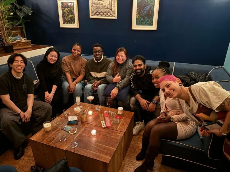 paris-solo-travellers-meet-up-and-explore-fun-great-bars