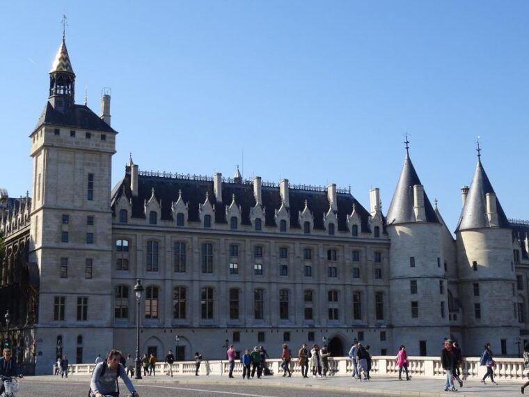 paris-ste-chapelle-conciergerie-notre-dame-private-tour