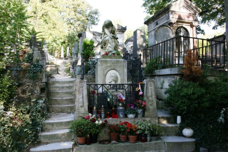 paris-stories-of-pere-lachaise-cemetery-walking-tour
