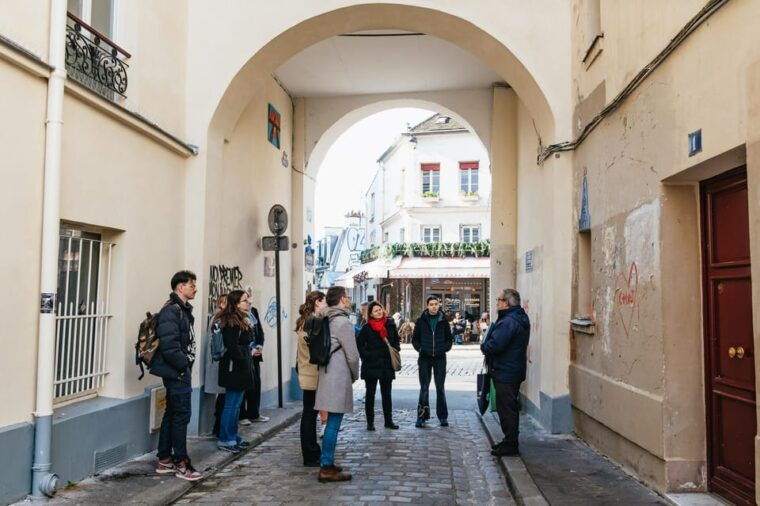 paris-street-art-walking-tour-with-a-street-artist-guide