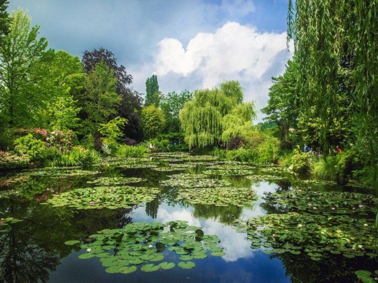 paris-to-giverny-private-tour-monet-gardens-house