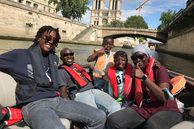 paris-top-sights-seine-river-private-boat-excursion