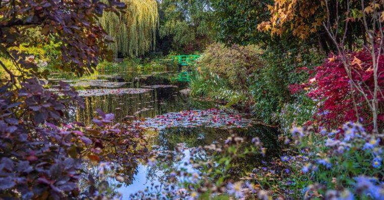 paris-transport-for-visit-giverny-claude-monet-7-peoples