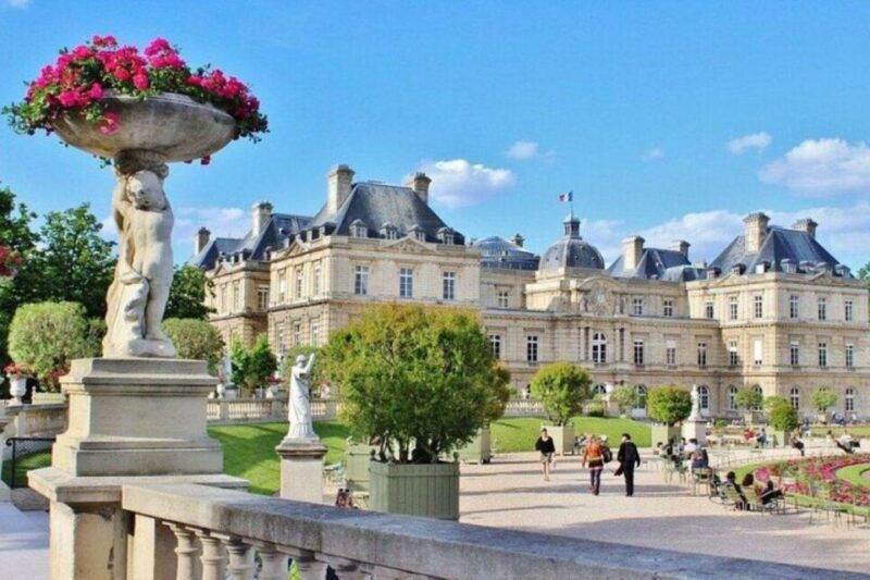 paris-universe-of-emily-tour-in-paris