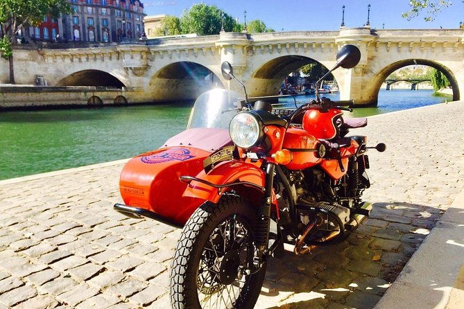 paris-vintage-private-bespoke-tour-on-a-sidecar-motorcycle