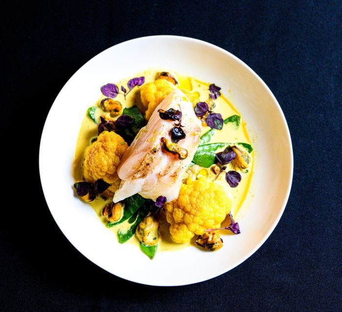 paris-vip-dinner-and-cabaret-show-at-paradis-latin