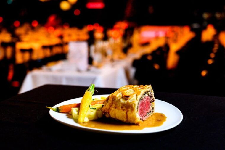 paris-vip-dinner-and-cabaret-show-at-paradis-latin