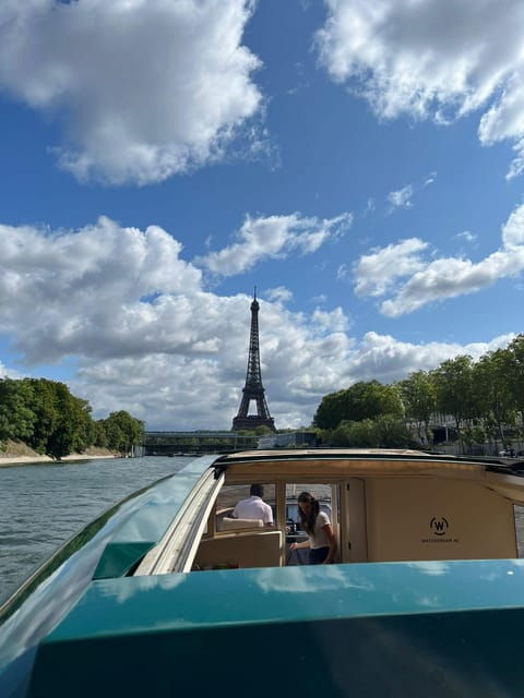 paris-vip-private-cruise-on-the-seine-with-champagne-and-macaroons