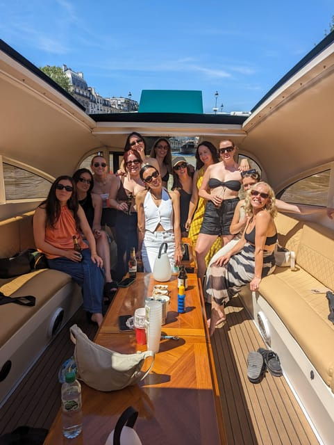 paris-vip-private-cruise-on-the-seine-with-champagne-and-macaroons