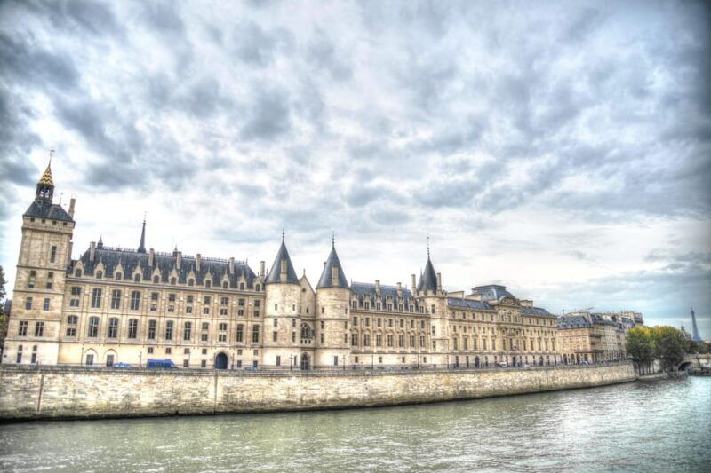 paris-walking-tour-with-notre-dame-cathedral-visit