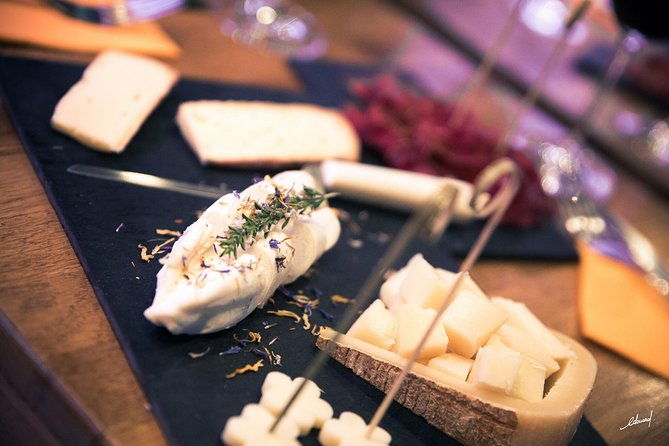 paris-wine-and-cheese-pairing-private-masterclass-in-a-bistrot-2