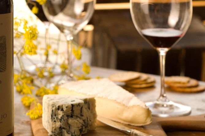 paris-wine-and-cheese-pairing-private-masterclass-in-a-bistrot-2