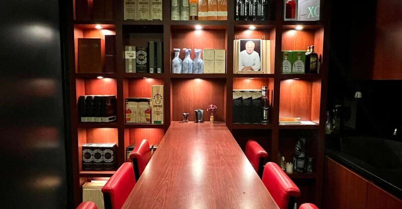 paris-wine-tasting-at-the-cellar-of-joel-robuchon