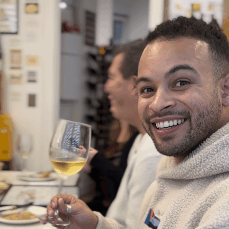 paris-wine-tasting-experience-with-6-wines-and-cheese-board