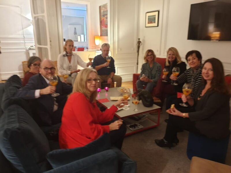 paris-wine-tasting-in-a-typical-french-apartment-max-6