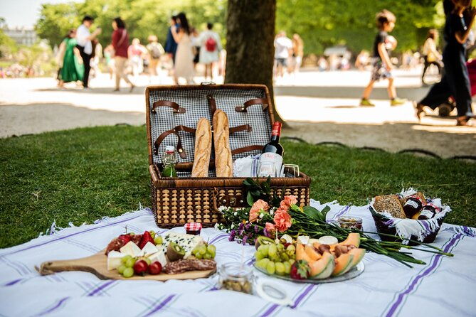 parisian-romantic-picnic
